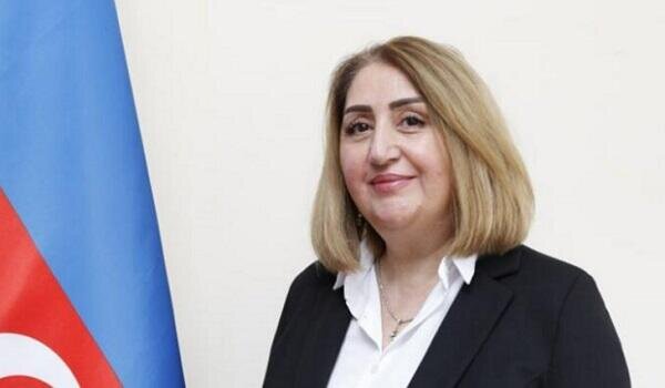 Müəllimlərə "hinduşkabaş" deyən direktor işə gəlmir