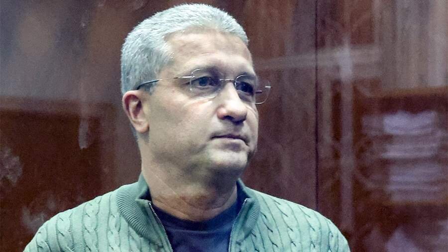Məhkəmə keçmiş müdafiə nazirinin müavininin həbsini aprelin 23-dək uzadıb