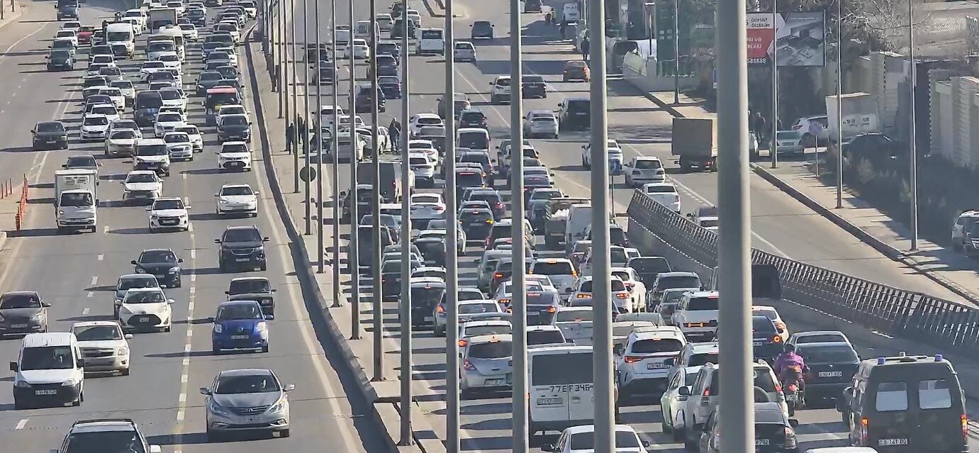 Bakıda qəza tıxaca səbəb oldu
