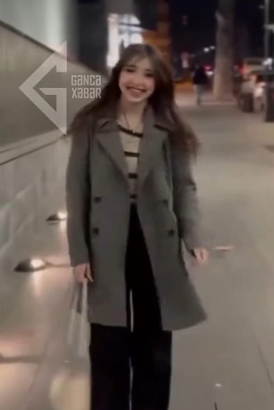 Atasının məzarı yanında məhlul içən Nüşabənin videosu....