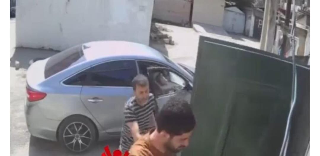 Bakıda yaşlı insanların evinə girib döydülər- Video