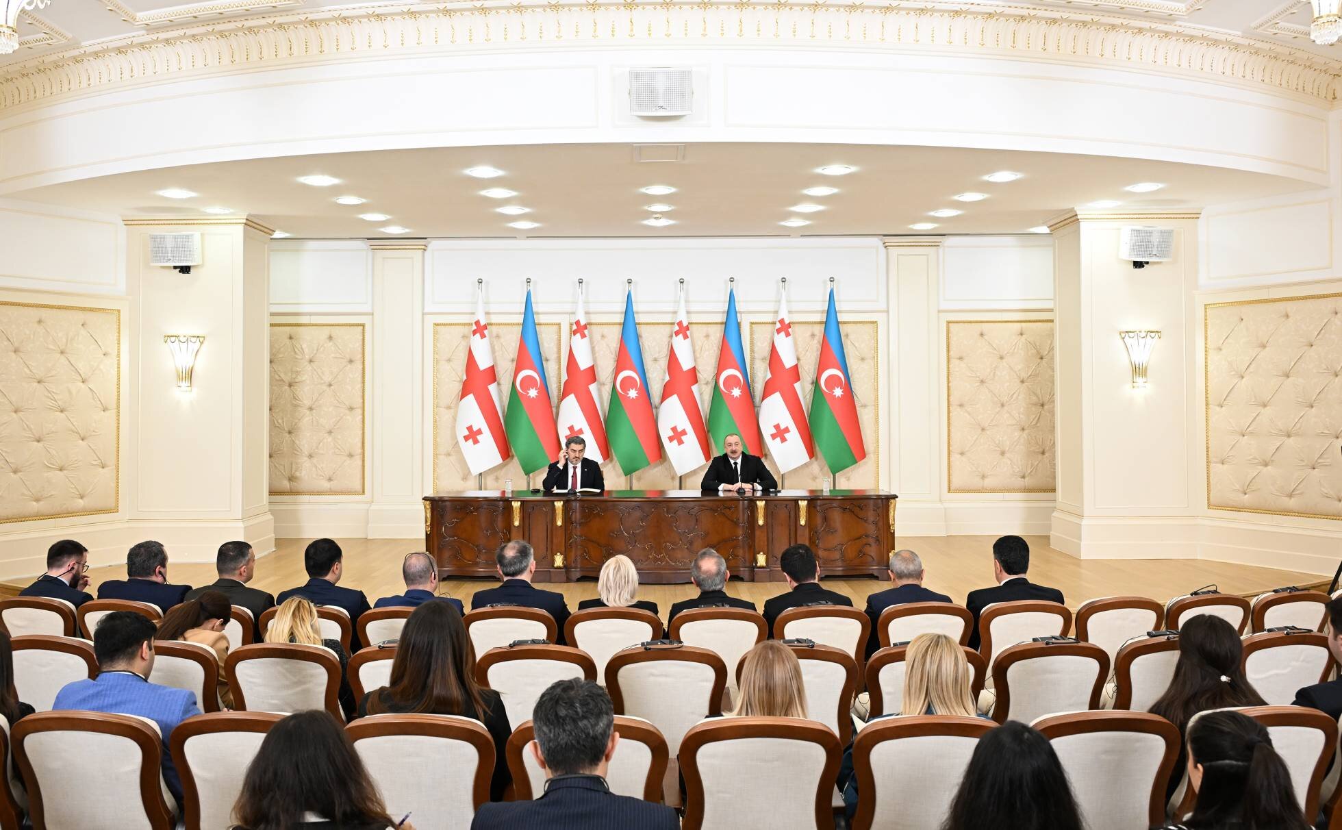 Gürcüstan-Azərbaycan münasibətləri Cənubi Qafqazda regional siyasətə və  təhlükəsizliyə təsir edən əsas amillərdən biridir