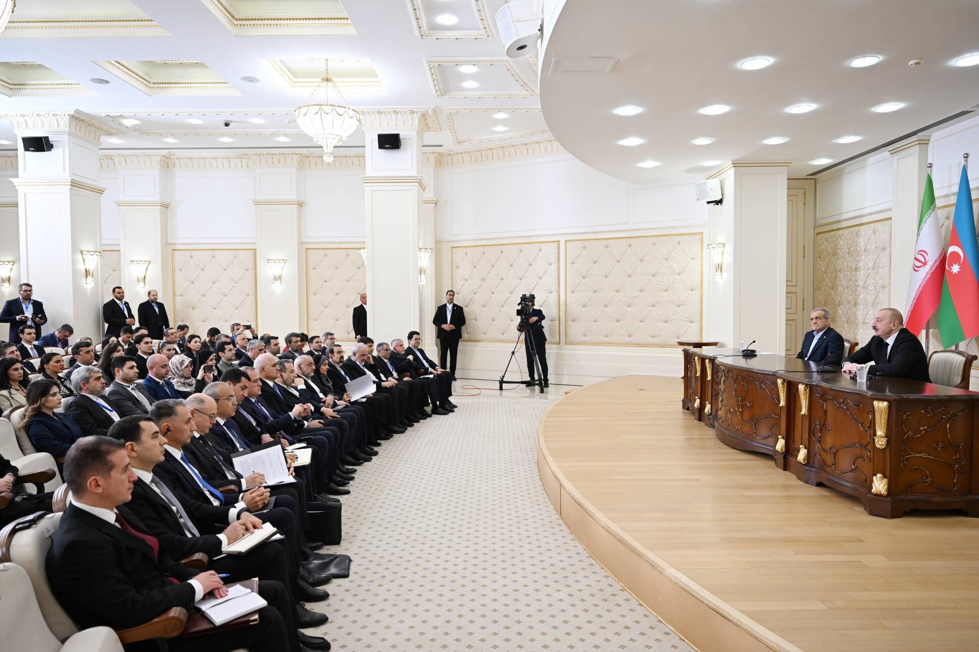 Azərbaycan-İran münasibətlərinin konstruktiv ruhda inkişafı təkcə ikitərəfli əlaqələr baxımından deyil, regional kontekstdə də böyük əhəmiyyət daşımaqdadır