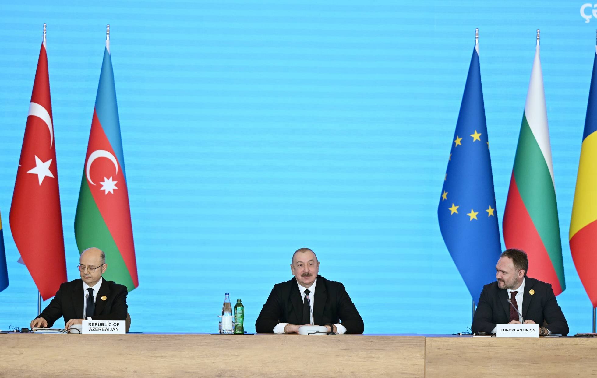Bu platforma qlobal enerji təhlükəsizliyi məsələlərinin həllində və beynəlxalq  əməkdaşlığın əlaqələndirilməsində mühüm rol oynayır