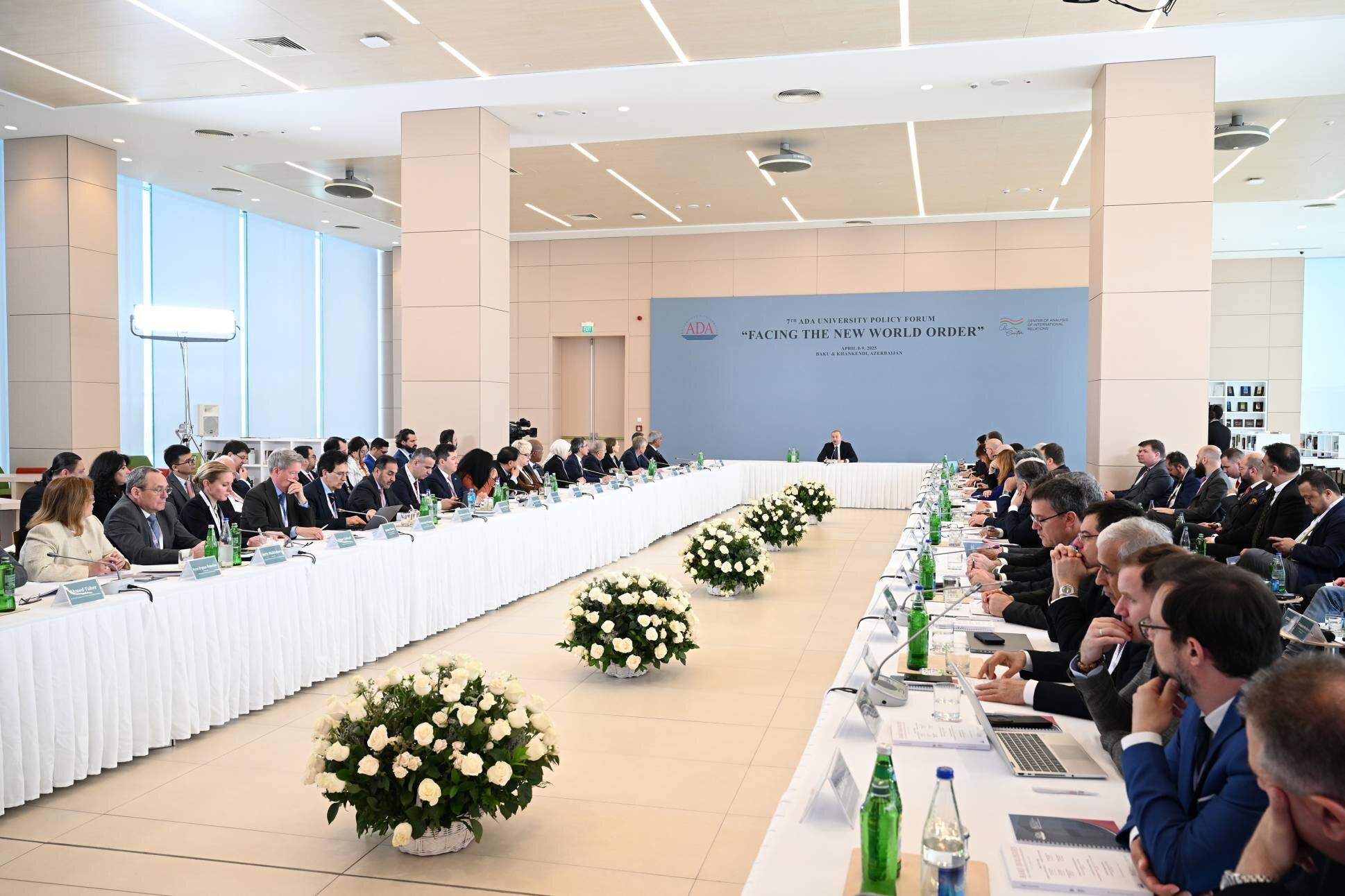 Bakı Forumunda dünyada yaranan geosiyasi vəziyyət, qlobal hadisələr diqqətə  çatdırıldı