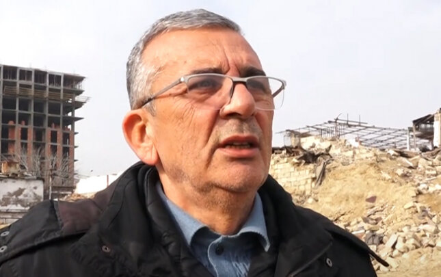 Deputatın şirkəti  vətəndaşın evini icazəsiz uçurdu