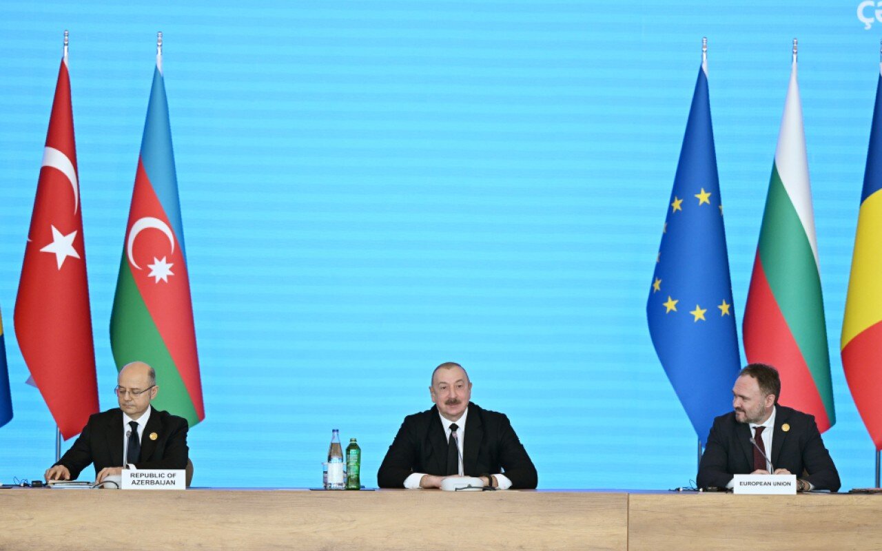 Prezident nazirlərin iclasında iştirak etdi - FOTOLAR (YENİLƏNİB)