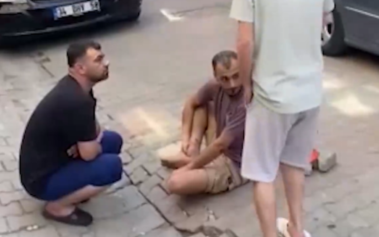 İstanbuldakı zəlzələdə balkondan tullanan kişi yaralandı (VİDEO)