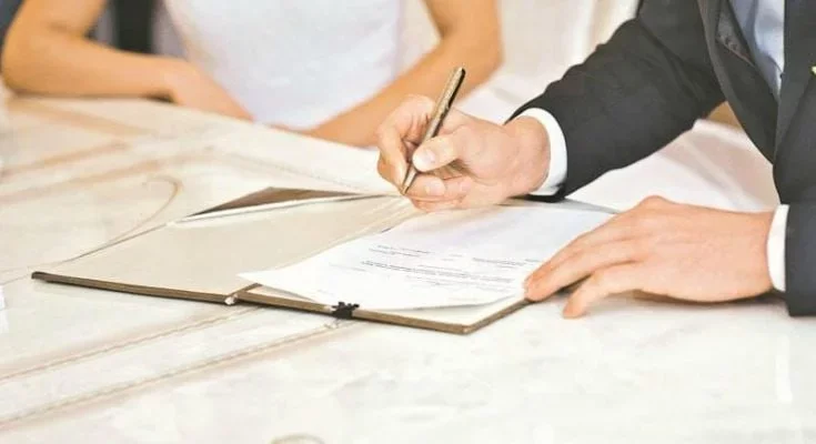 Evlənənlərin DİQQƏTİNƏ - Nikah müqaviləsi məcburi OLACAQ?