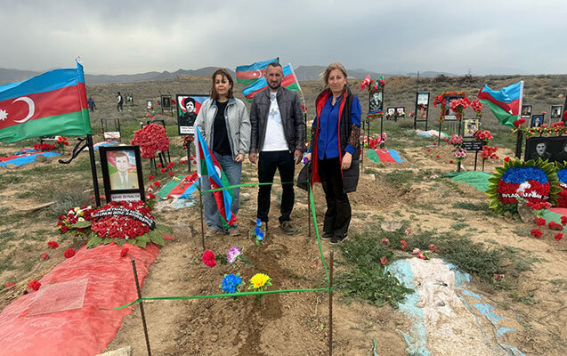 Vüqar Nadirov atasının məzarını tapdı, ziyarət etdi - Fotolar