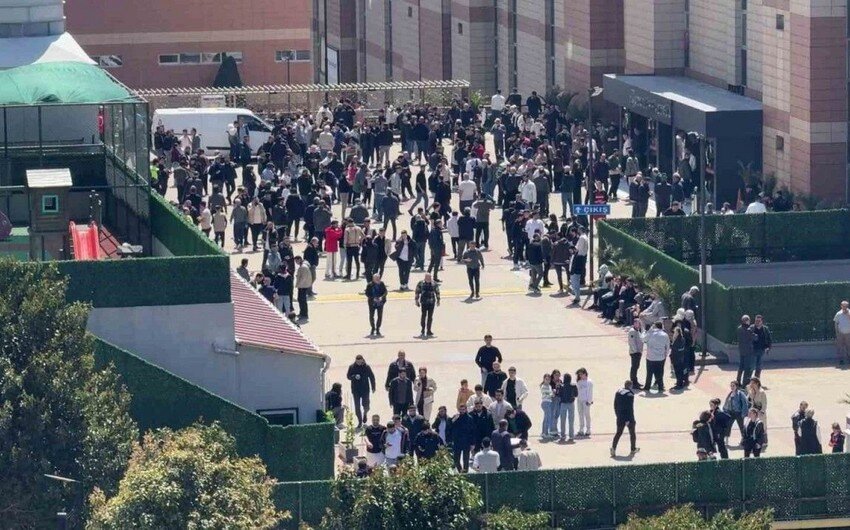 İstanbulda zəlzələ zamanı hündürlükdən tullanaraq xəsarət alan 151 vətəndaşın müalicəsi davam edir