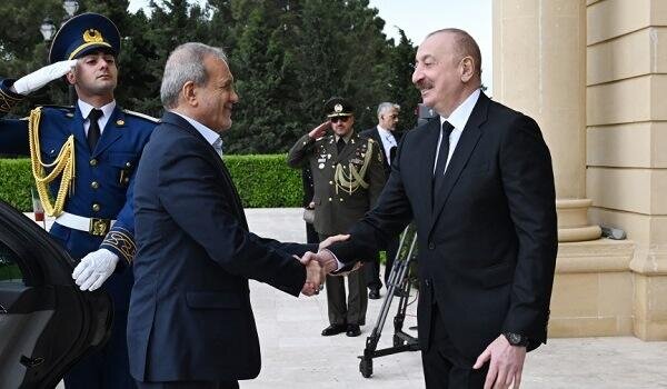İlham Əliyev Pezeşkianı belə qarşıladı - Video