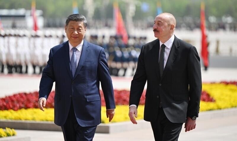 Əliyev Szinpinlə niyə rusca danışdı?