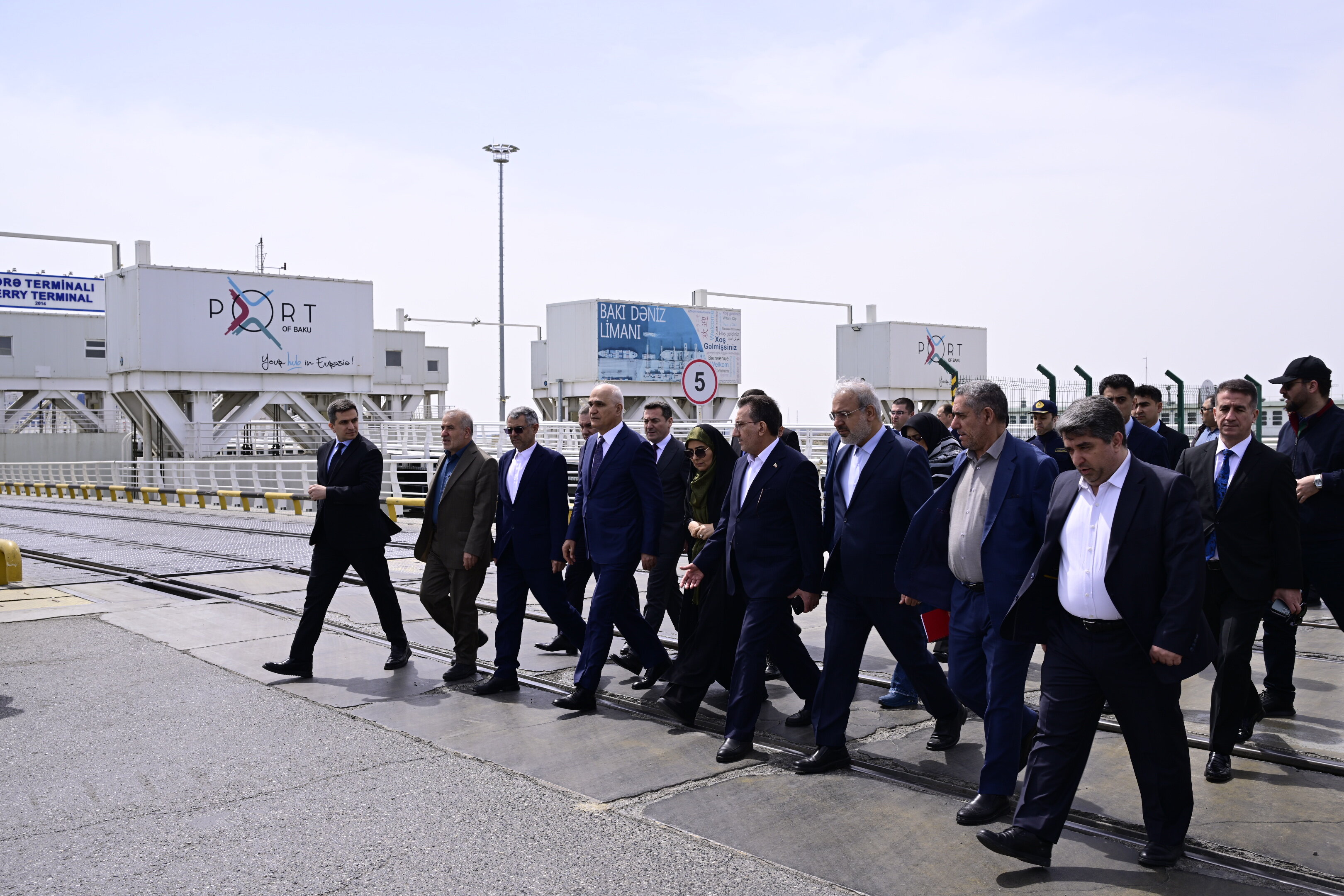Azərbaycan və İran rəsmiləri Bakı Ticarət Limanında - Fotolar