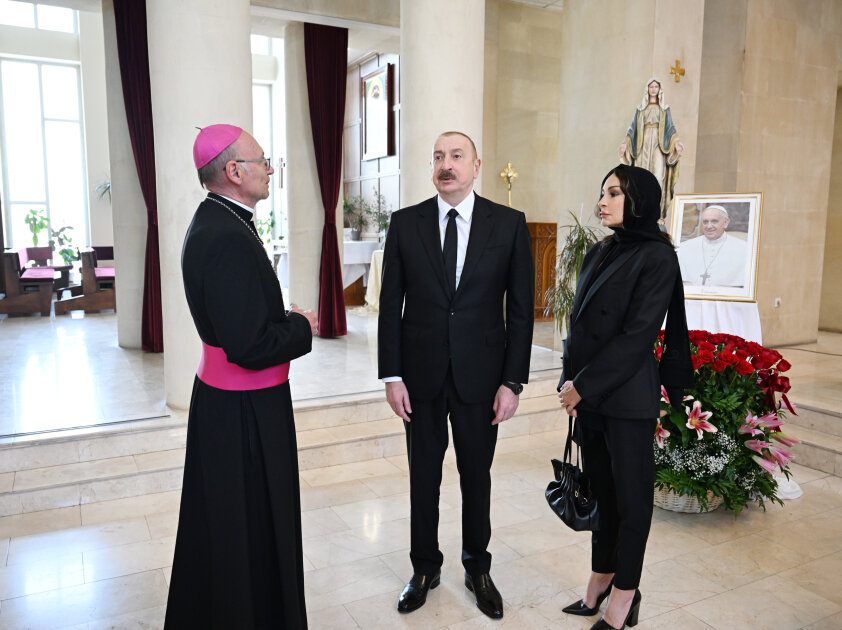 İlham Əliyev Bakıdakı Müqəddəs Məryəm Ana kilsəsində oldu