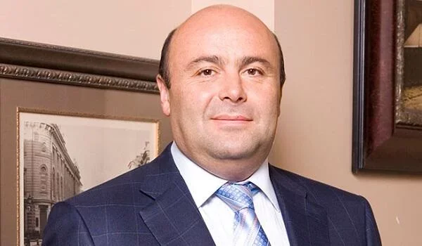 Sabiq nazir qadına balta ilə HÜCUM ETDİ