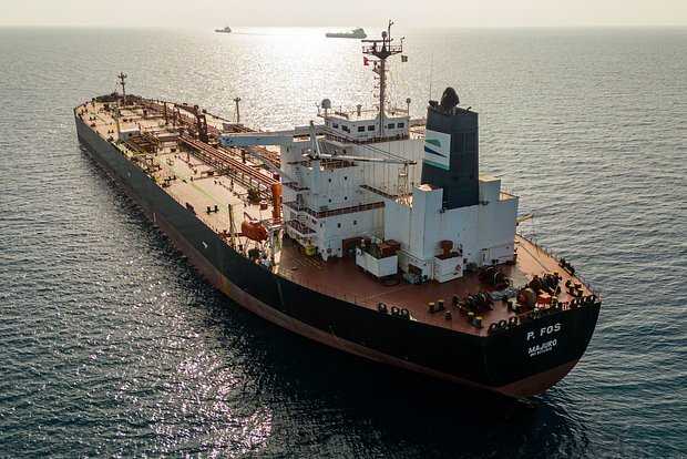 Estoniya tankerini Rusiyaya yola salıb