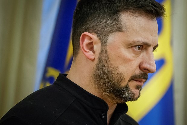 Rada Zelenskinin münaqişəni uzatmasının səbəbini açıqlayıb