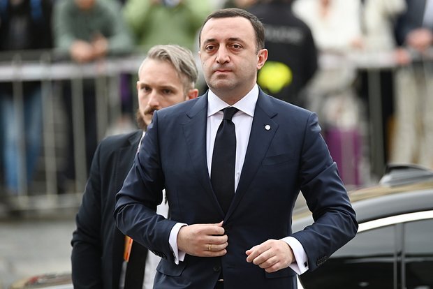 Gürcüstanın hakim partiyasının rəhbəri hərəkatdan çıxdığını bəyan edib