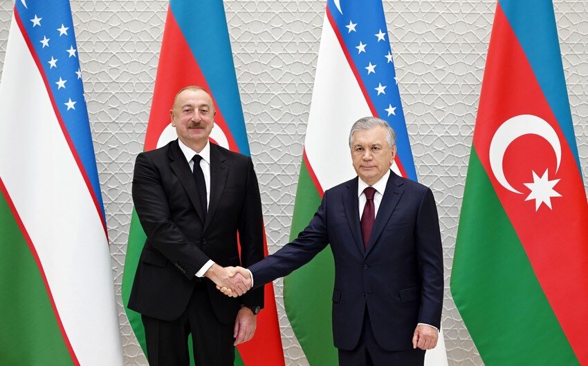 Şavkat Mirziyoyev İlham Əliyevə zəng etdi