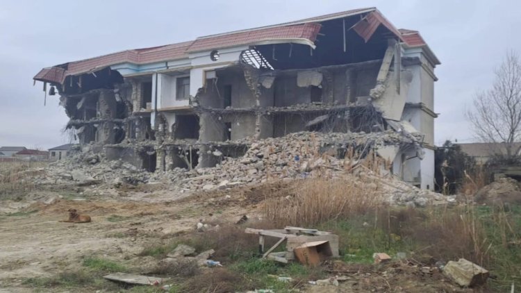 Bakıda tanınmış jurnalistin evini başına uçurdular