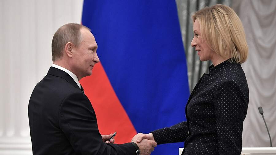 Putin Mariya Zaxarovanı “Vətənə xidmətə görə” ordeni ilə təltif edib