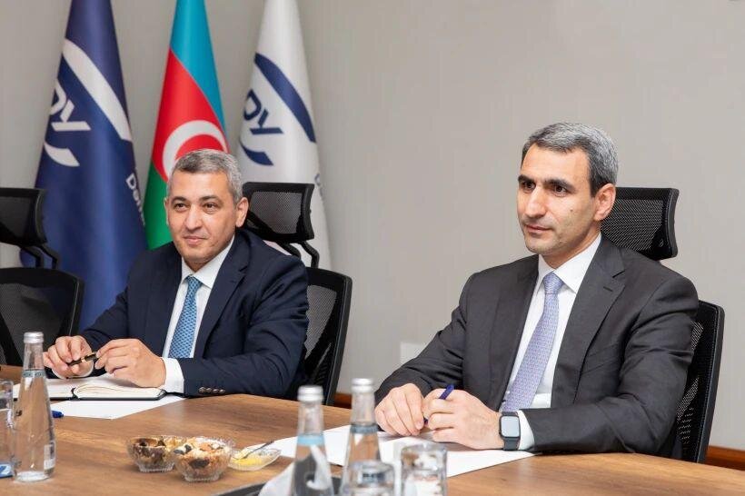Rövşən Rüstəmovun BUNDAN XƏBƏRİ VAR?