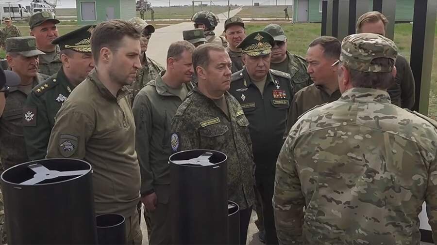 Medvedev Kapustin Yar poliqonunda yeni raketlərin sınaqlarını yoxlayıb