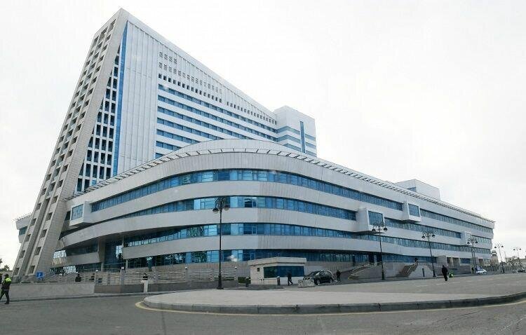 Yeni Klinika bir aydır səhvini düzəltmir