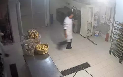 78 nəfərin ölümünə səbəb olan hoteldə yanğın belə başlayıb - VİDEO