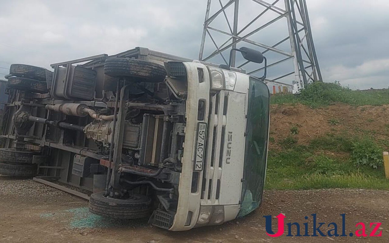 Ağstafada iki yük maşını toqquşdu - FOTOLAR