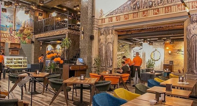 "Boranı" restoranlar şəbəkəsinin rəhbəri yaş ağacları kəsdirib görün harda gizlədir - VİDEO