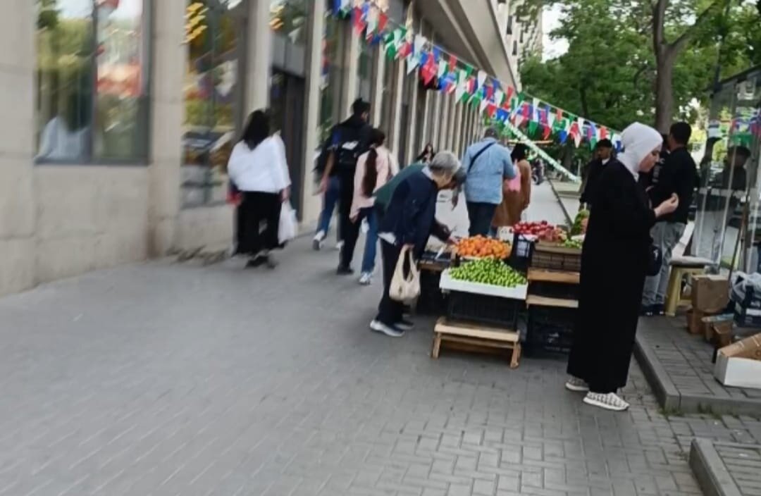 Nərimanovda səkilər zəbt edilib - sakinlər şikayətçidi