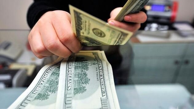 Əhali kütləvi şəkildə dollar almağa başladı: Nə baş verir?