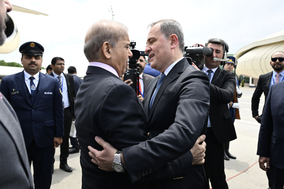 Laçın aeroportunda qarşılanan ilk ali qonaq...