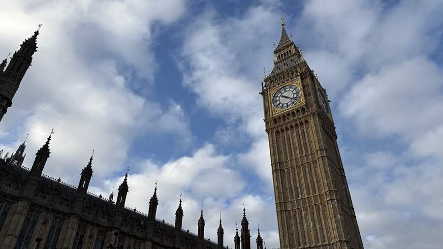 Britaniya miqrantlar üçün ingilis dili tələblərini sərtləşdirir