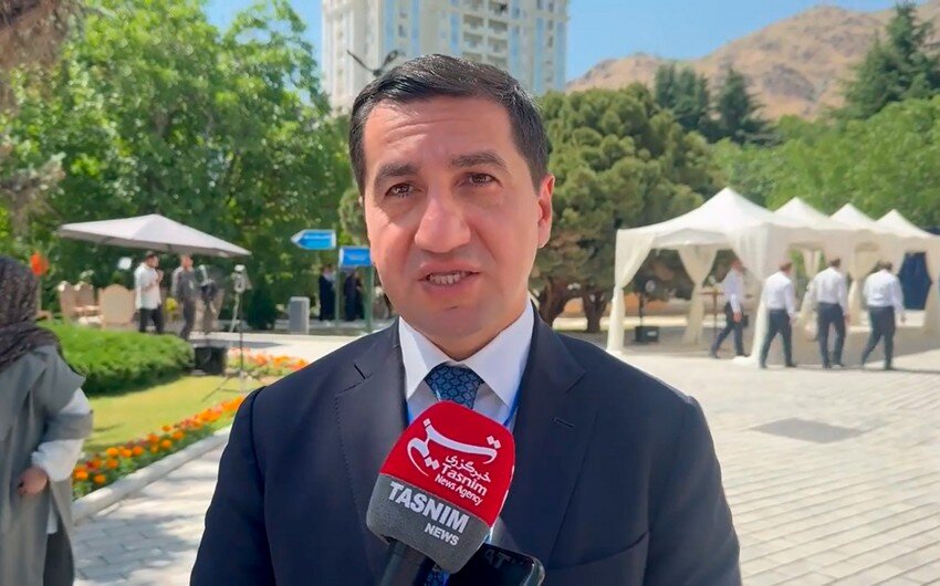 Hikmət Hacıyev: “Ermənistanla razılaşdırılmayan məsələlər var”