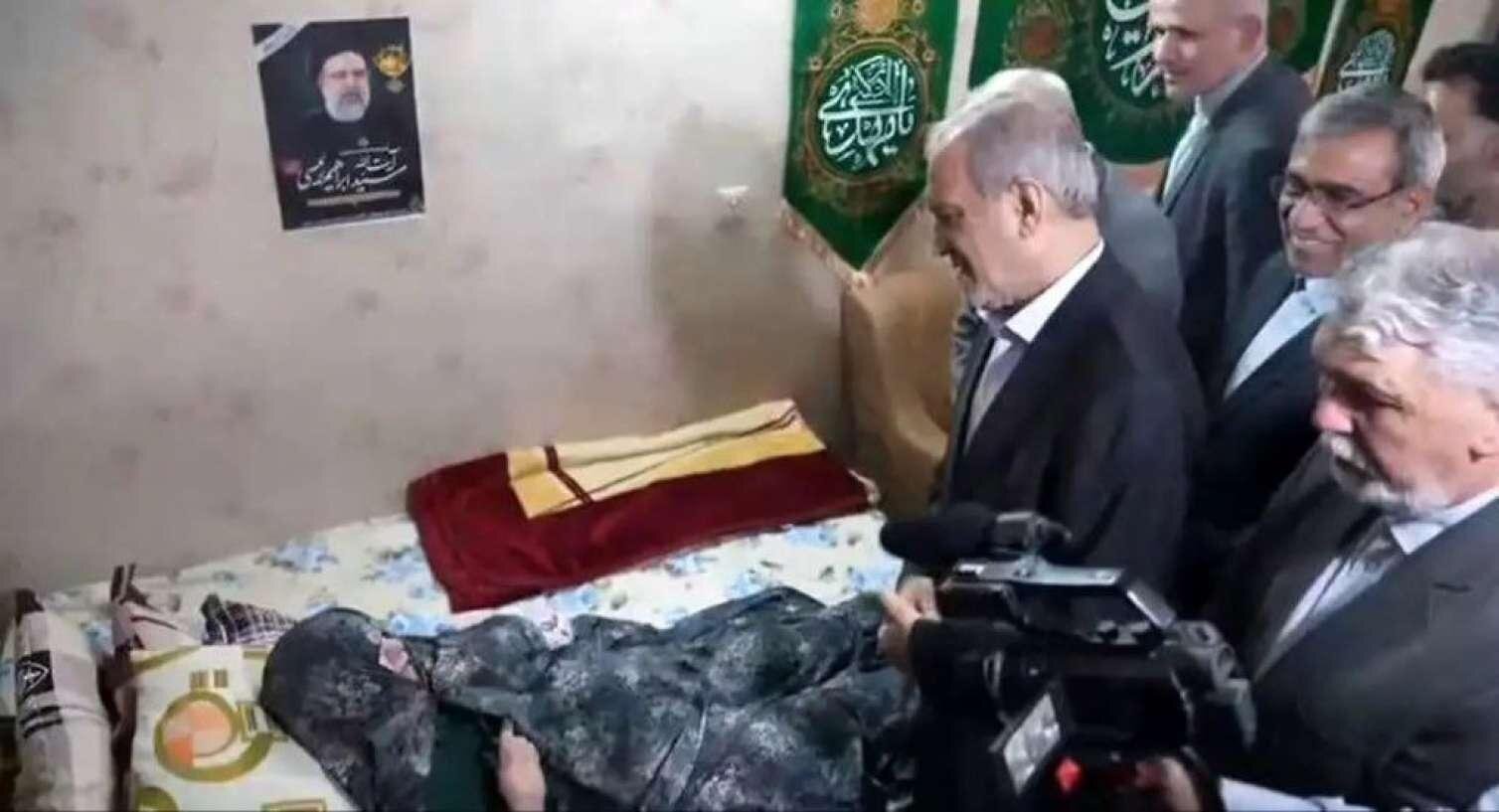 “Helikopterə minmə!” - Sabiq prezidentinin anası Pezeşkiana xəbərdarlıq etdi