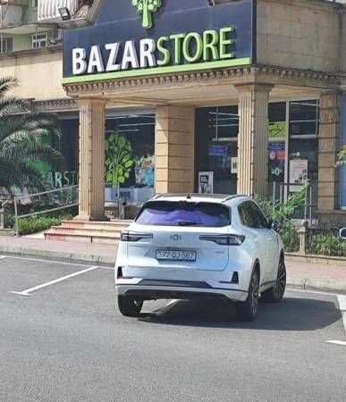 AYNA “Bazarstore”un girişində ödənişli parkinq yaratdı