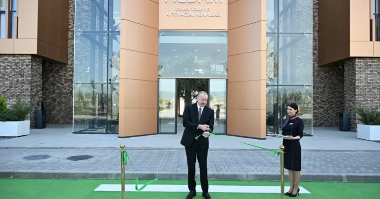 İlham Əliyev Ağdam Dəmir Yolu və Avtovağzal Kompleksinin açılışında iştirak edib