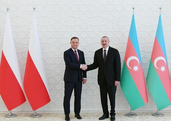 İlham Əliyev Dudanı təbrik etdi