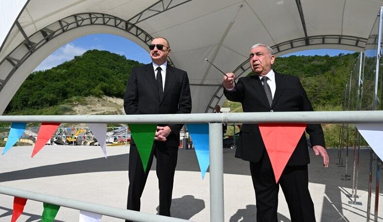 Prezident Bakı-Qəbələ yolunda görülən işlərlə tanış oldu