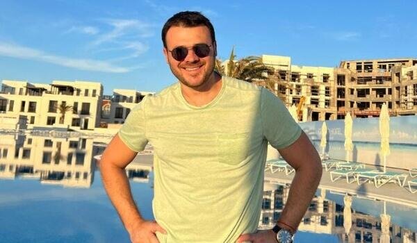 Emin Ağalarov-”Mənim çox plum var,..”