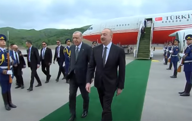 Ərdoğanın təyyarəsi Laçın aeroportuna eniş etdi - Video