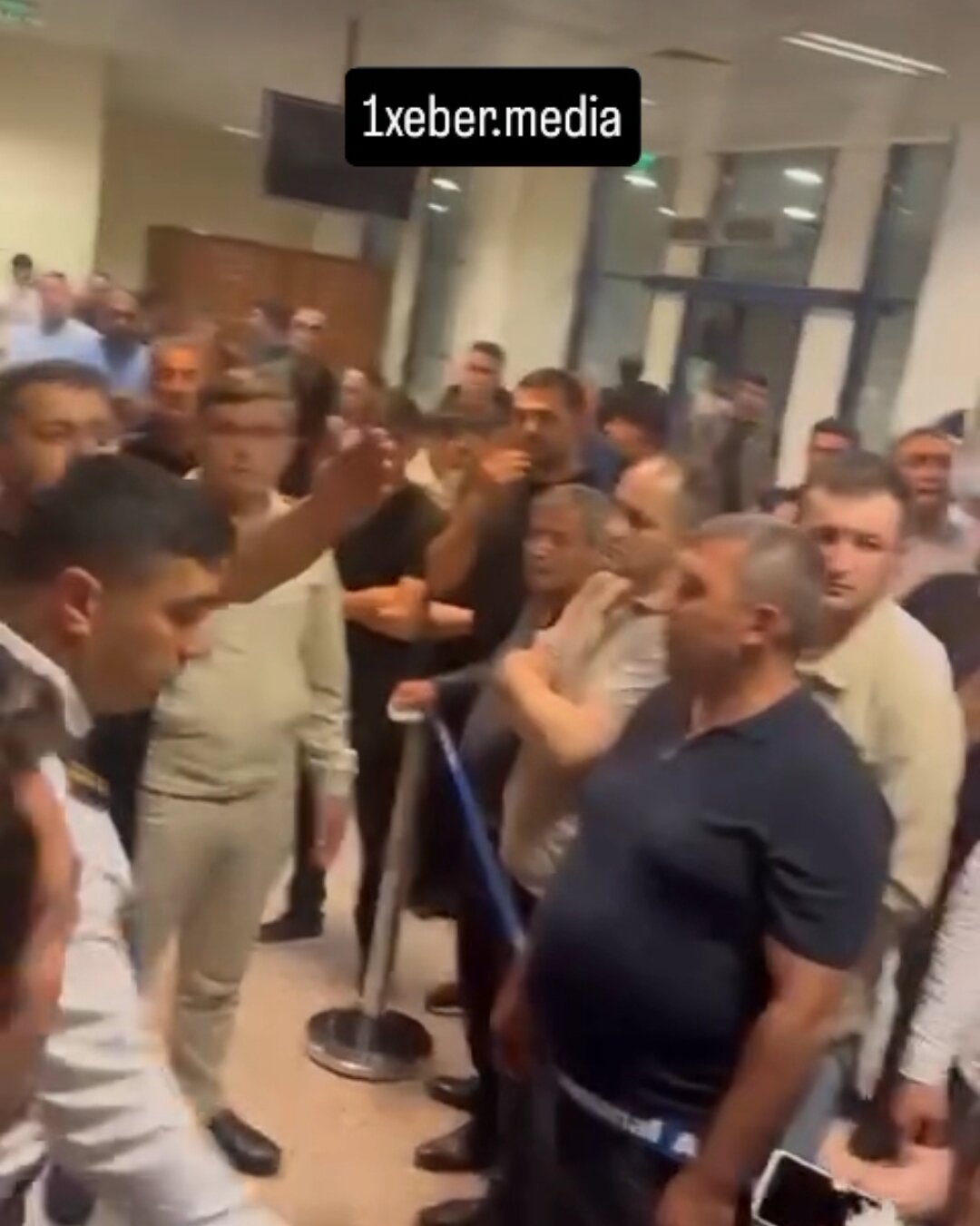 Bilet tapa bilməyən sərnişinlər Naxçıvan aeroportunda qalıb-VİDEO
