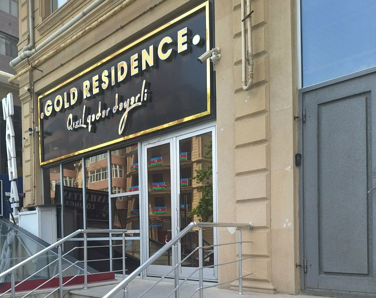"Gold Residence" sakinlərin yolunu kəsib...