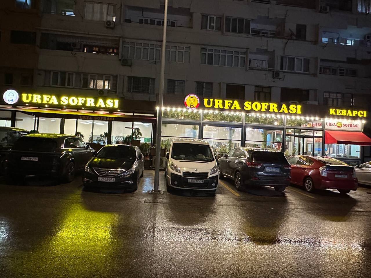 Nərimanovda “Urfa Sofrası” restoranı insanlar üçün təhlükəli hal yaradır