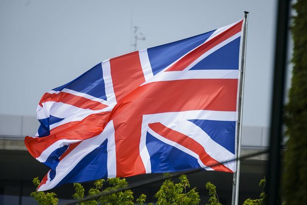 Britaniya Ukrayna bayraqlarını qadağan etmək qərarına gəlib