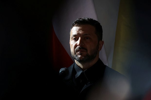 Ukrayna Ali Məhkəməsi Zelenskinin fərmanlarından birini ləğv edib