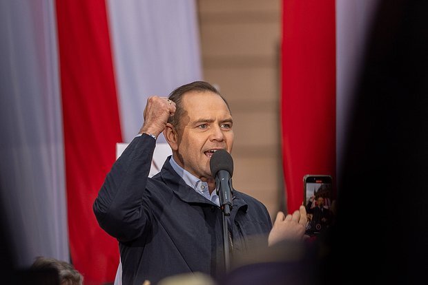 Polşa prezidentliyinə namizəd Navroçki Ukraynaya əsgər göndərməyəcəyinə söz verib